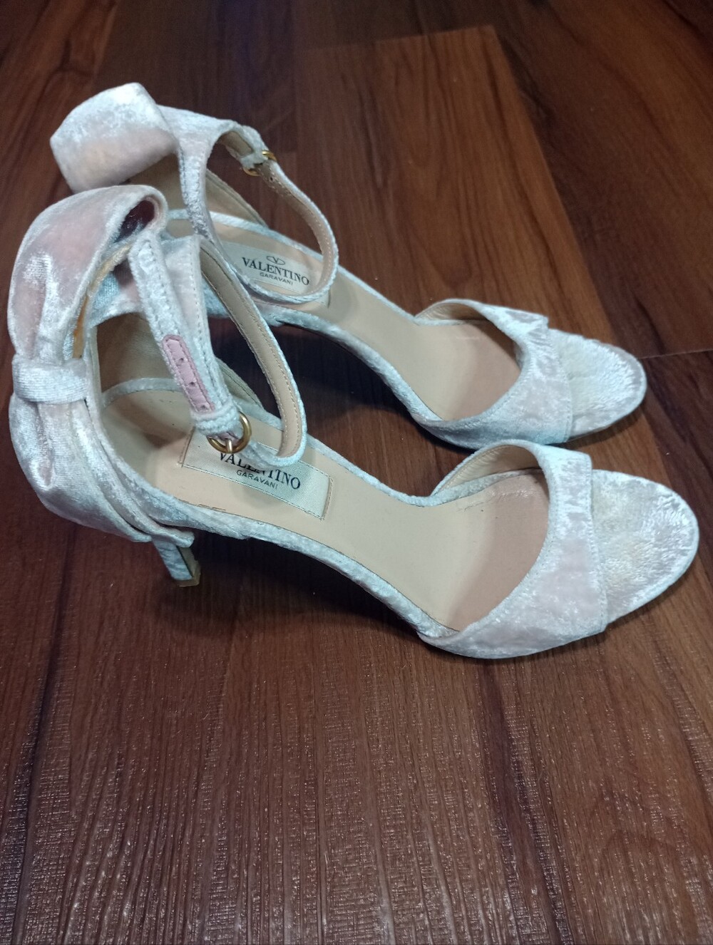 Valentino Garavani Pink Crushed Velvet Bow Detail High Heels